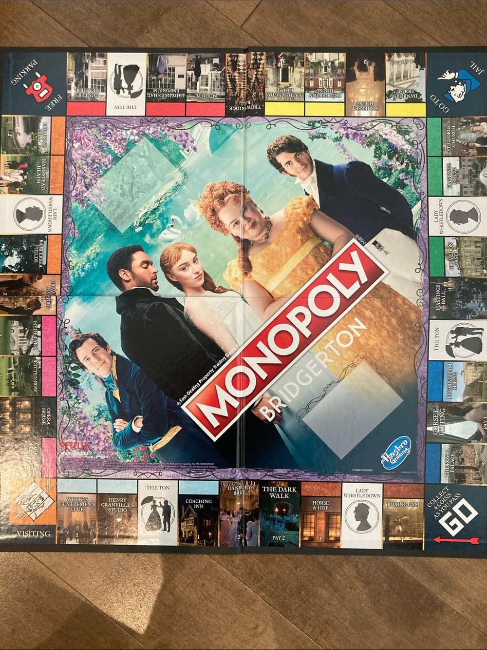 Hasbro MONOPOLY Bridgerton Edition Board Game - Picture 3 of 6